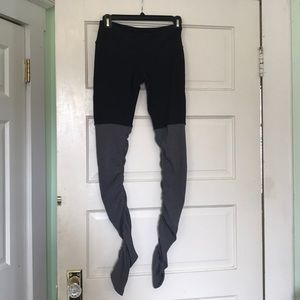 Alo Yoga Goddess Leggings in Black/Gray